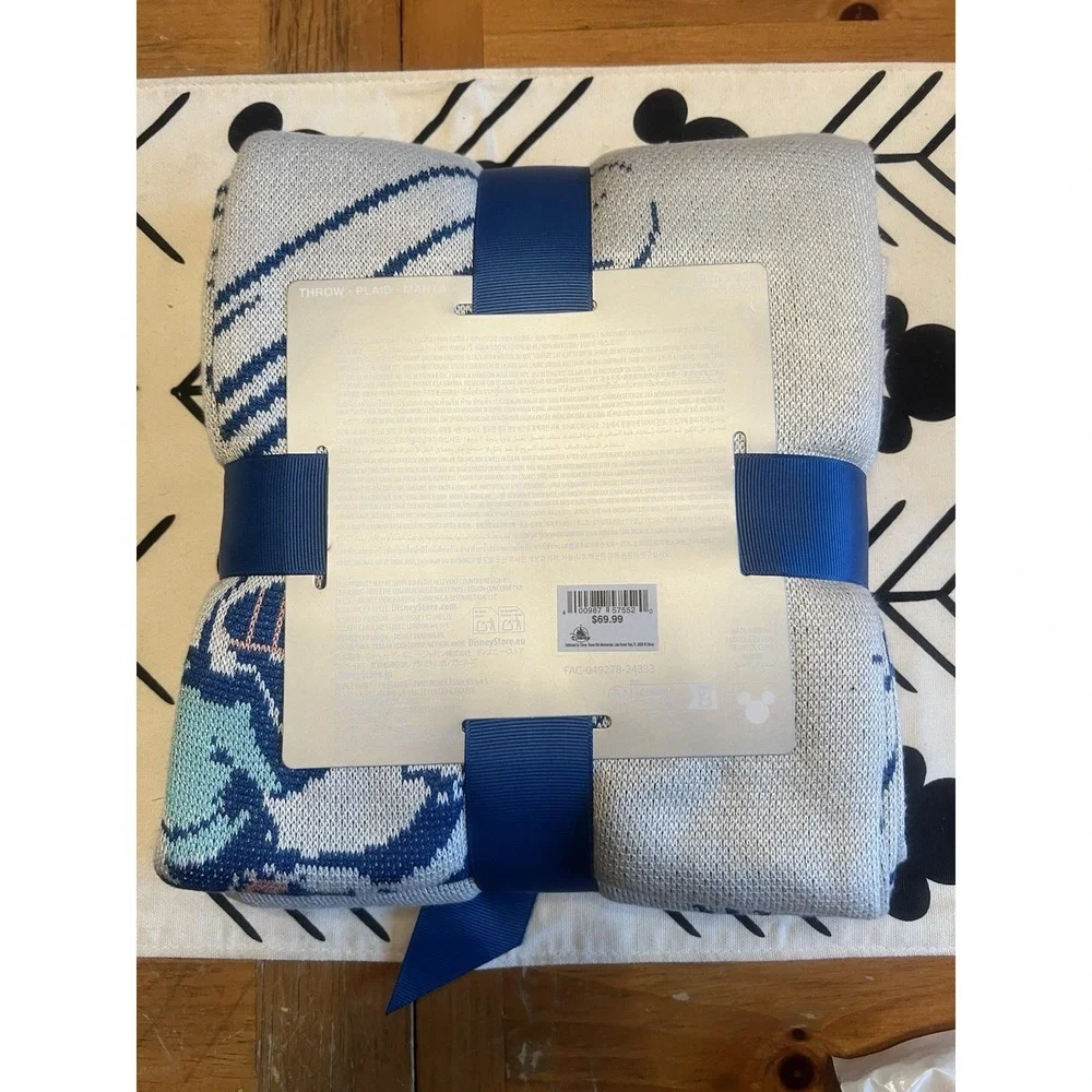Disney Parks Mickey & Friends Summer Fun Beach Theme Tropical Throw Blanket NWT